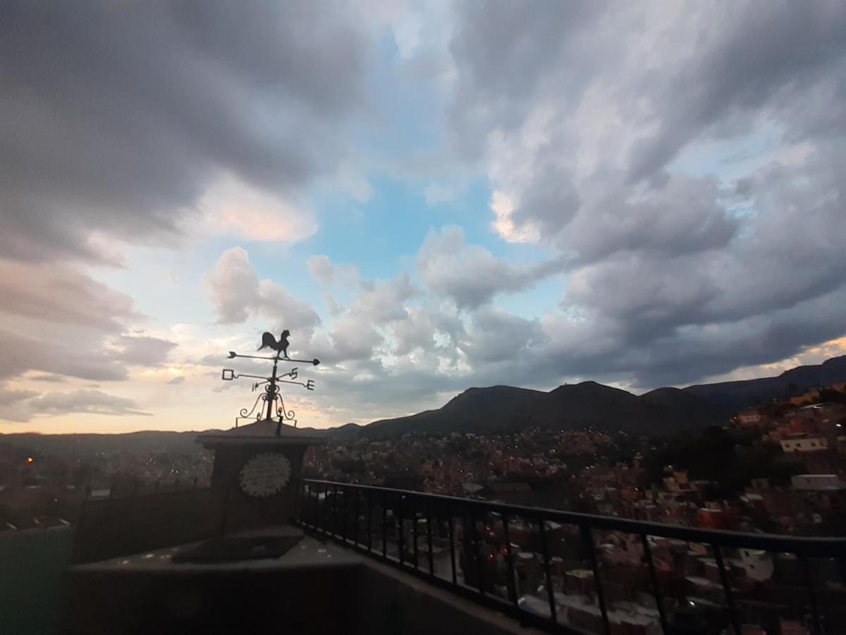 Hostal Casa De Dante กัวนาฮัวโต ภายนอก รูปภาพ